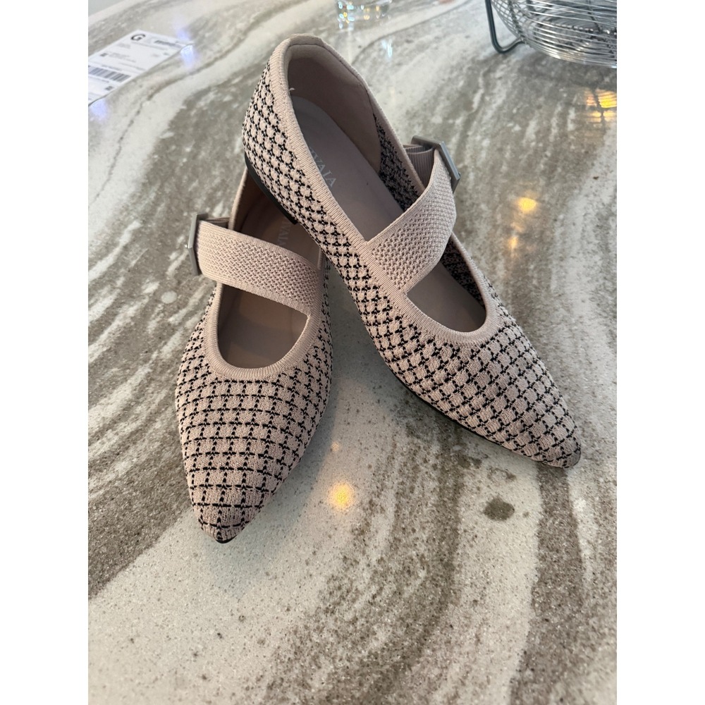 Vivaia Maria 38.5 (7.5) Pointed-Toe Mary-Jane Flats textured tweed buckle strap
